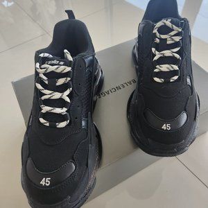 BALENCIAGA TRIPLE S